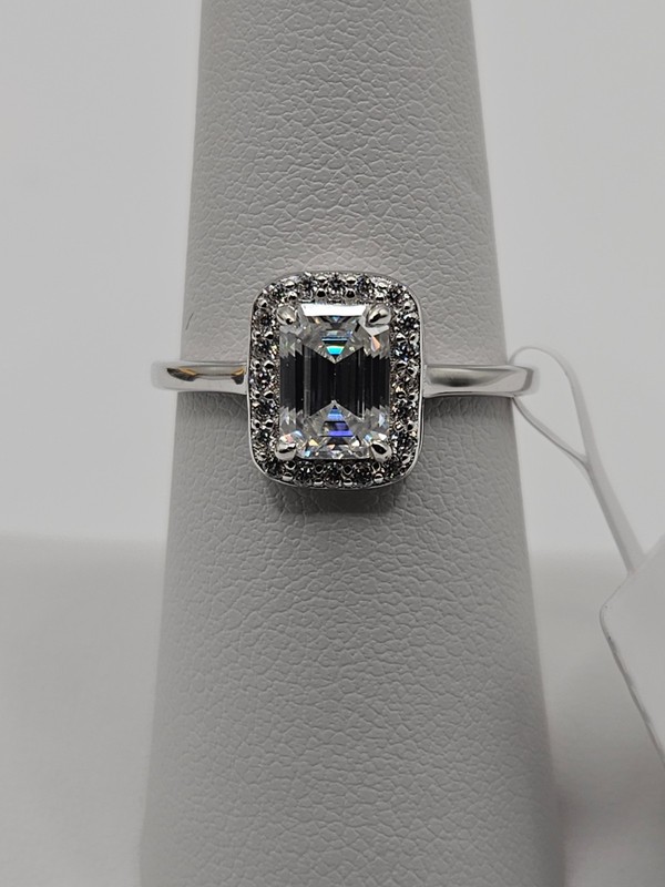  925 Sterling Silver Moissanite 1.16ctw Emerald Cut  Halo Ring Size 7  