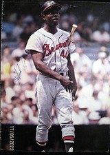 HANK AARON  (HAND SIGH AUTOGRAPH MAGAZINE PHOTO) SIGN IN THE 70,S (CLASSIC)
