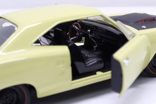 ERTL American Muscle 1969 Dodge Super Bee 440 Six Pack 1:18 Die-Cast Car Yellow - Picture 11 of 14