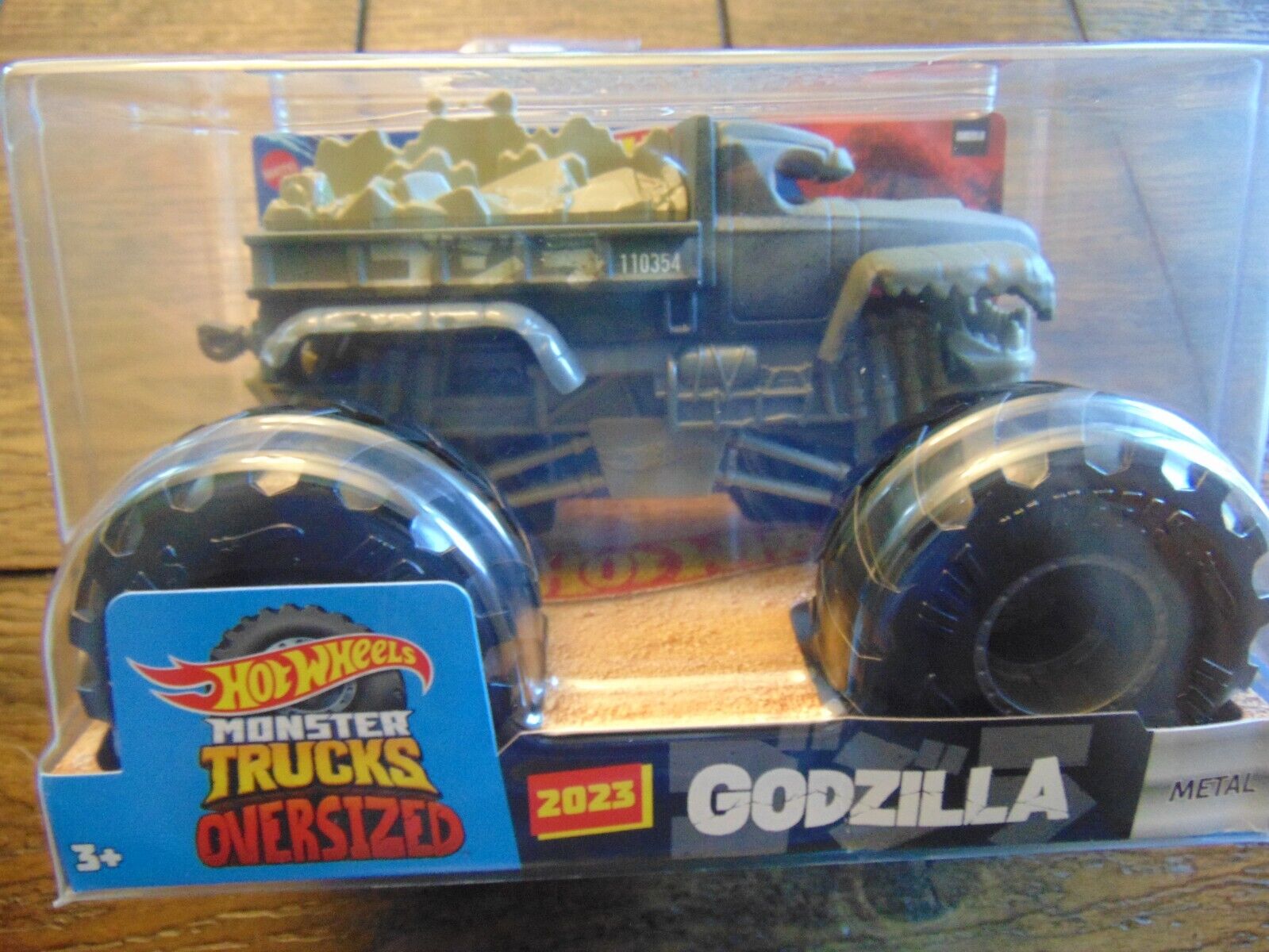 Hot Wheels Monster Trucks Oversized Bigfoot Vehicle in 1:24 Scale