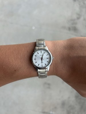 New With Tags Woman s 50m Silver Tone Seiko Dress Watch Running