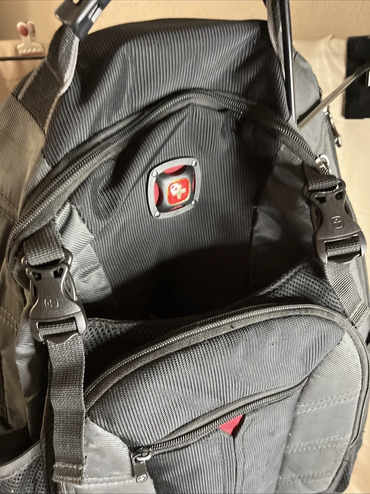 Swiss Gear Sherpa 16" Laptop Computer Backpack Black/Gray - Image 3 of 4