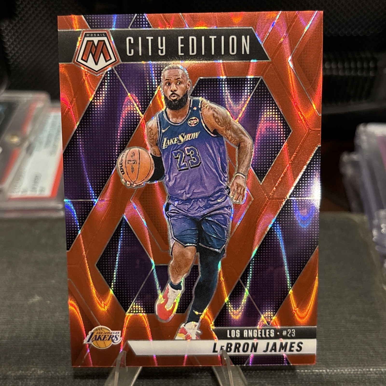 LeBron James 2024-25 Mosaic City Edition #286 Red Seismic Prizm Refractor /299
