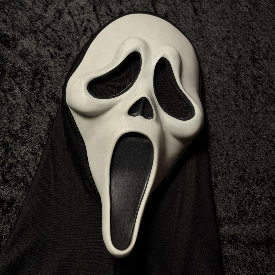 Deluxe Scream 7 Style Killer EU Mask - Image 2 of 4