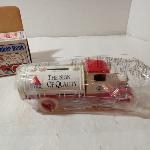 Ertl "1931 Hawkeye" Citgo "The Sign of Quality" Tanker Truck,Locking Bank w/ Key - Picture 3 of 7