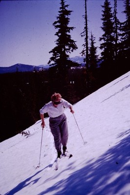 April 1966 Woman Skiing In Oregon Cascades Mountains Kodachrome  Slide CG-M