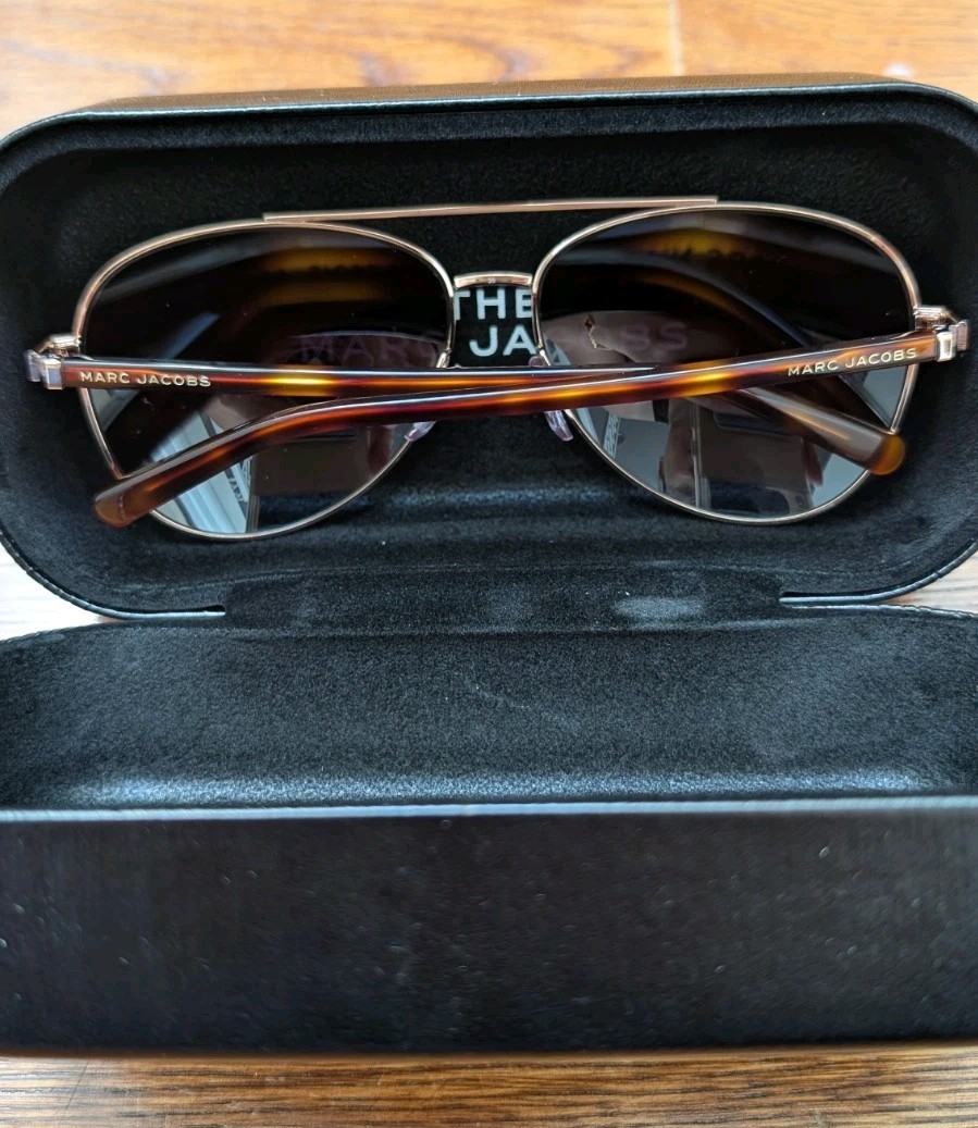 Marc Jacobs Gold-Tone/Black Aviator Sunglasses - NWOT - Incl case & dust cloths Marc Jacobs Gold-Tone/Black Rectangle w/Gradient Lens  main image 3