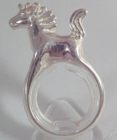 Silberner Ring Mit Stilisiertem Ponymotiv Luce