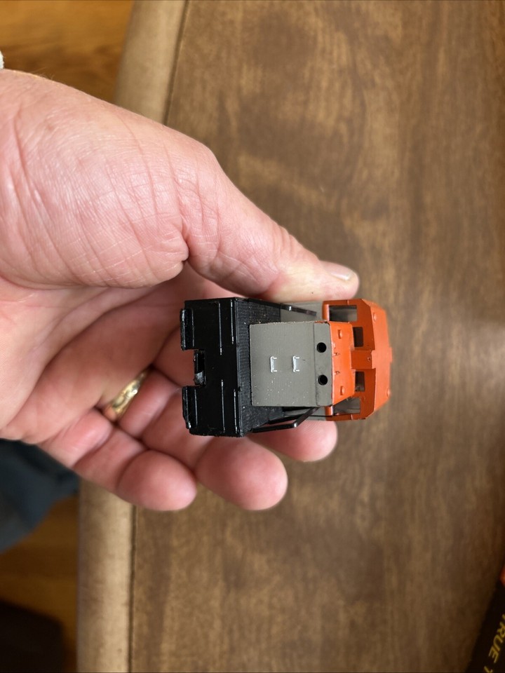 AHM HO Scale General Electric Center Cab Switcher Diesel