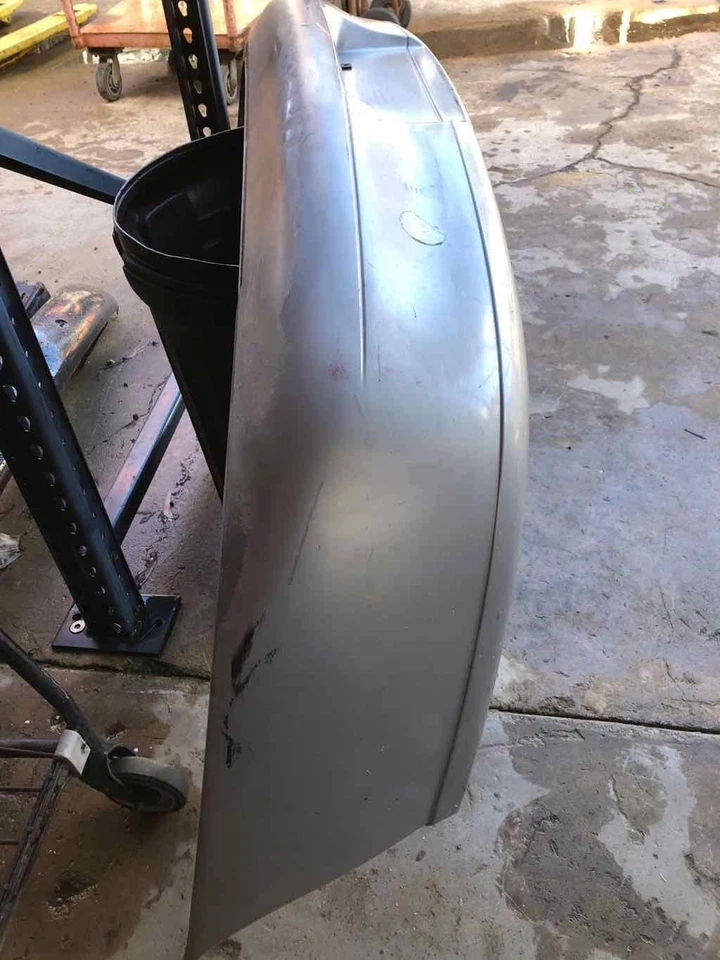 1997 FORD ESCORT задний бампер крышка панели в сборе краска код T5 серебристый металлик - Изображение 3 из 4