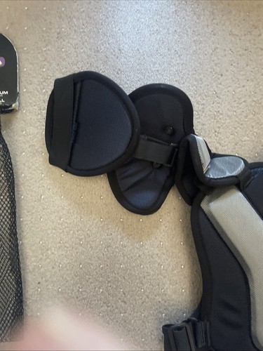 Debeer Lacrosse Intrepid Shoulder Pads Size Small - Picture 7 of 11
