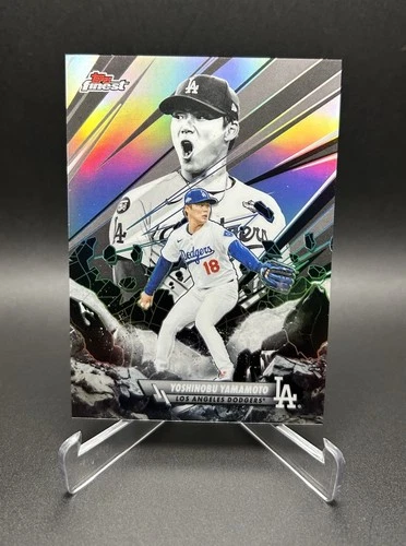 2026 Topps Finest Yoshinobu Yamamoto Base (RAW)