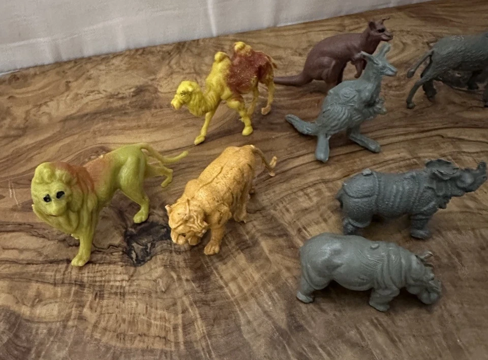 Lot Of 15 Vintage Plastic Animal Figures Lions Tiger Rhino Plus - Image 2 of 4