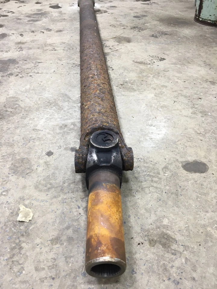 07 CHEVY SILVERADO 2500 Rear Drive Shaft New Style (smooth Door Skin) 4x4 Foto 2 de 3