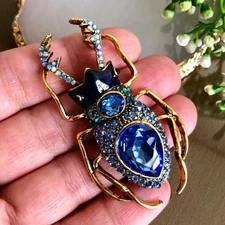 Blue Beetle Insect Brooch Pins Baroque Luxury Simulation Beautiful Jewelry