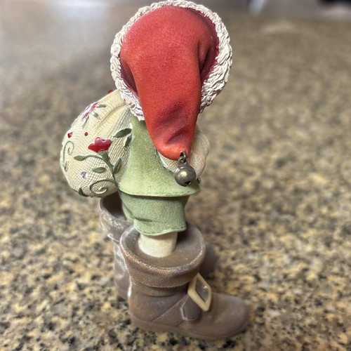 Enesco The Heart Of Christmas Karen Hahn ELF IN SANTA’S BOOTS 4034460 - Picture 5 of 8
