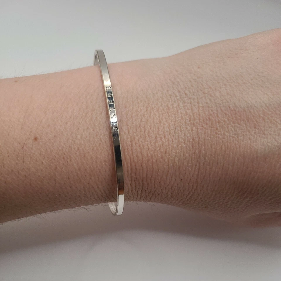 SISTERS Bracelet Family Friend Thin Metal Silver Bangle Message Quote Jewelry - Image 3 of 3