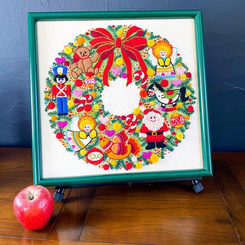 Vintage CHRISTMAS Toys Handmade Colorful Framed Wreath Needlepoint Wall ART - Picture 11 of 11