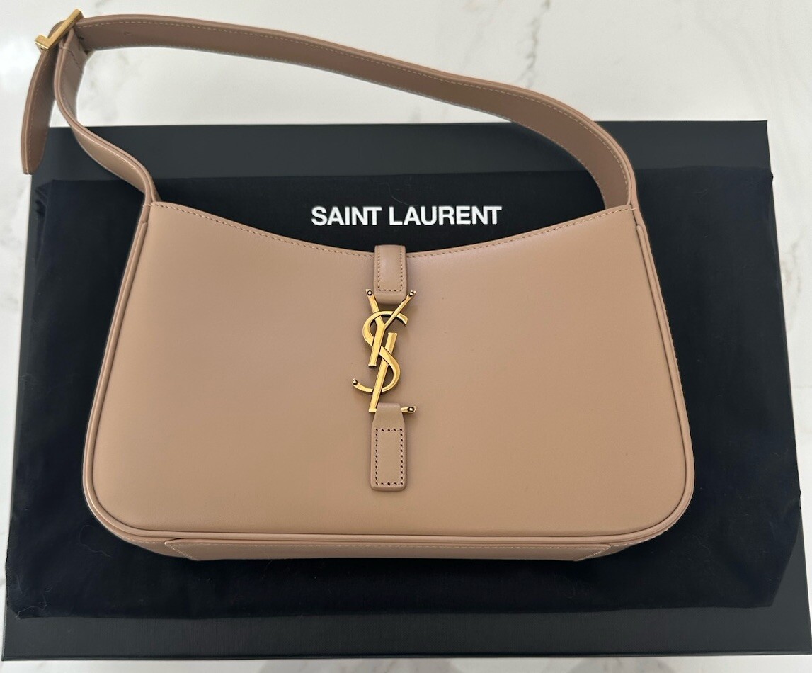 Borsa a mano Saint Laurent "Le 5 A 7" in pelle liscia beige