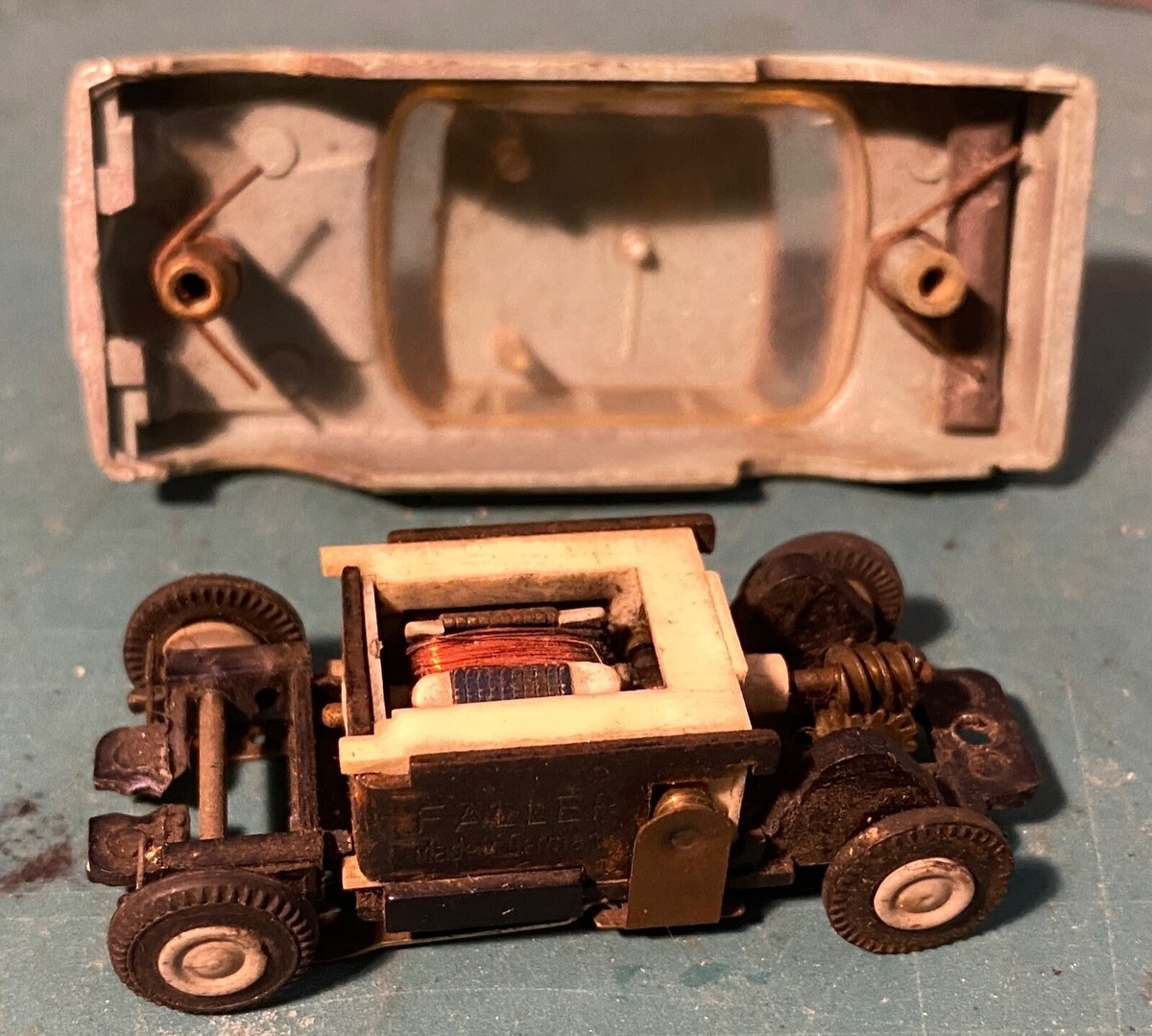 Voiture De Slot FALLER - Mercedes 230 SL Bleu Toit Gris - Échelle HO 1/64 - Occasion