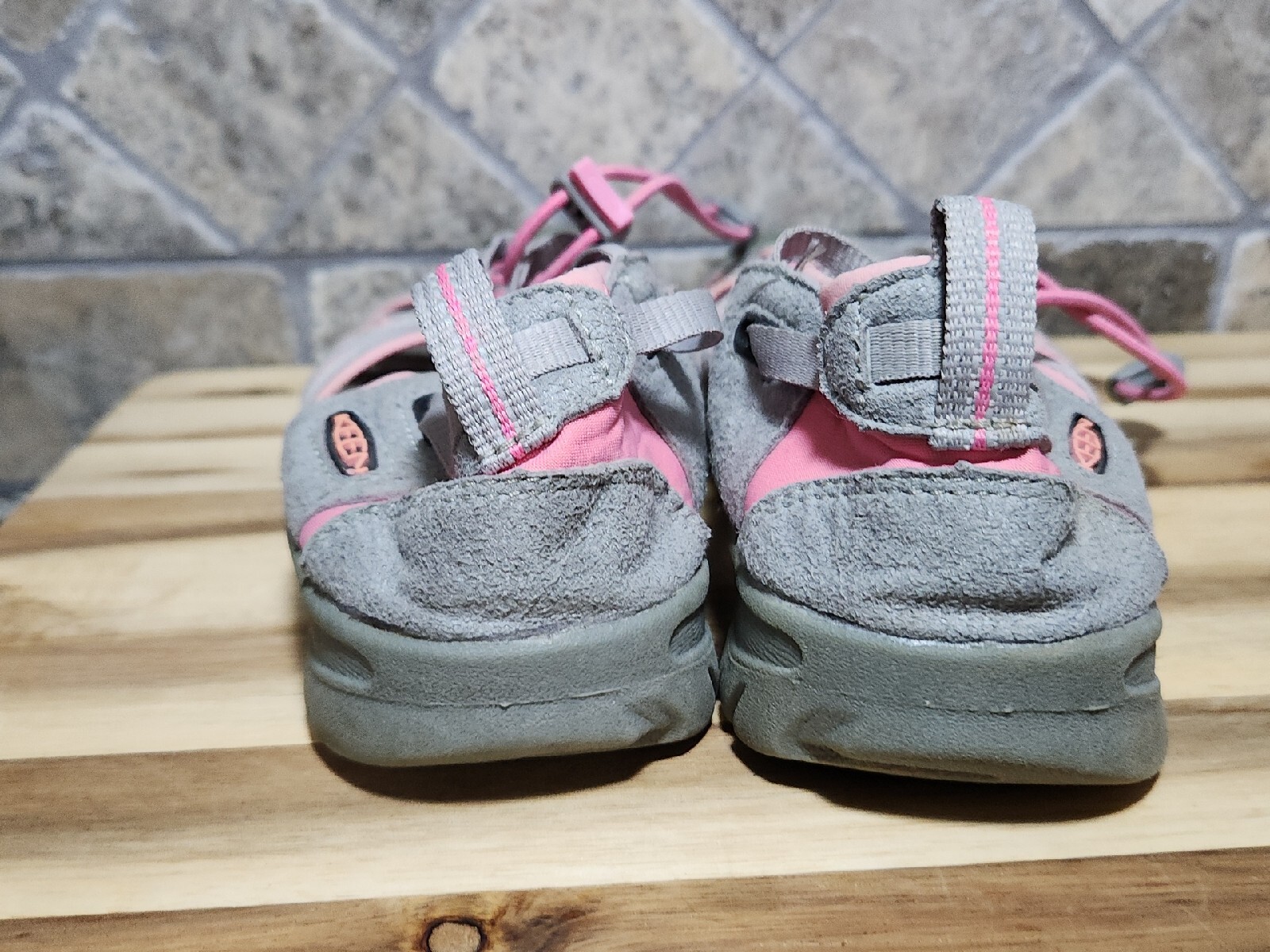 Scarpe da acqua Keen rosa grigio giovani taglia 4 gancio e passante 37 eur UK 3