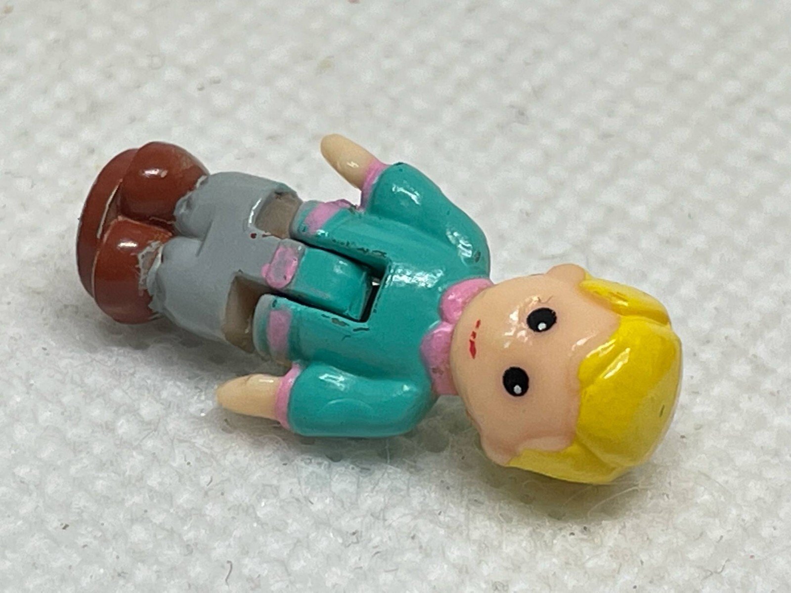 Lewis Galoob My Pretty Doll House micro baby and boy micro figure figurine