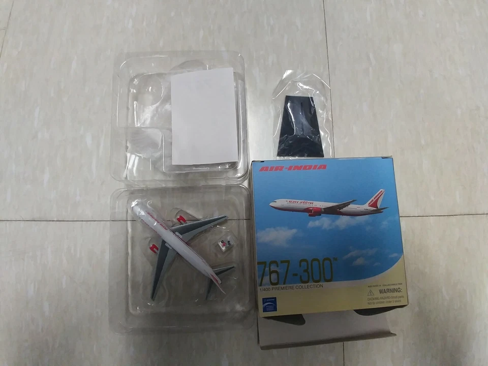 Dragon #55278 1/400 Air India B767-300 ~ G-CDPT (Airline) - Image 2 of 4