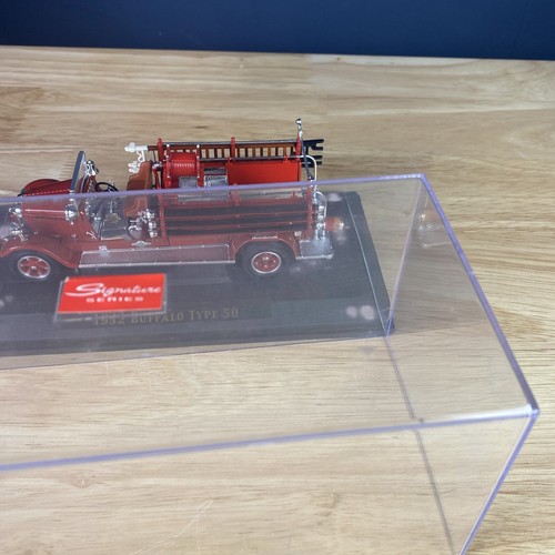 Fire Engine Signature Series 1932 Buffalo Type 50 Diecast Plastic Case 1:43 - Picture 13 of 13