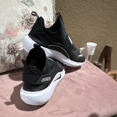 Nike Men s Black/White Slip-On Sneaker Hook & Loop Breathable Mesh Low Top