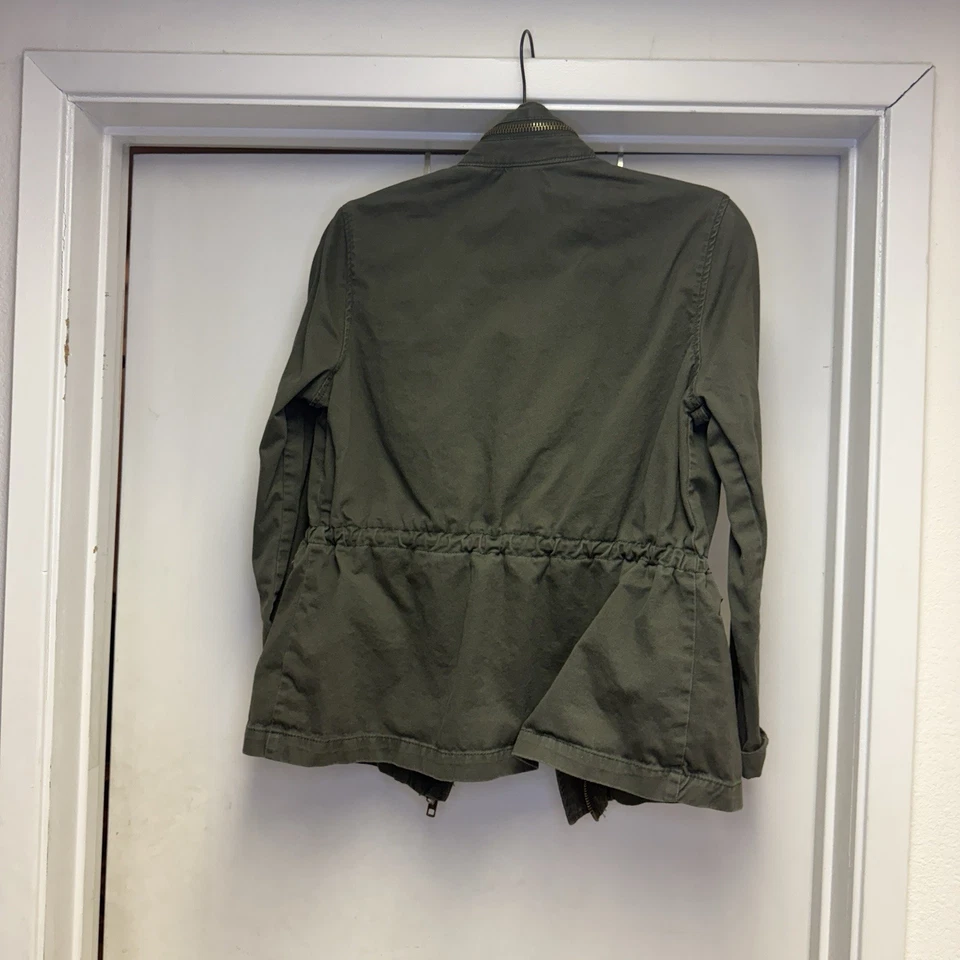 Jaqueta utilitária militar Forever 21 bordada com zíper tamanho P - Imagem 3 de 4