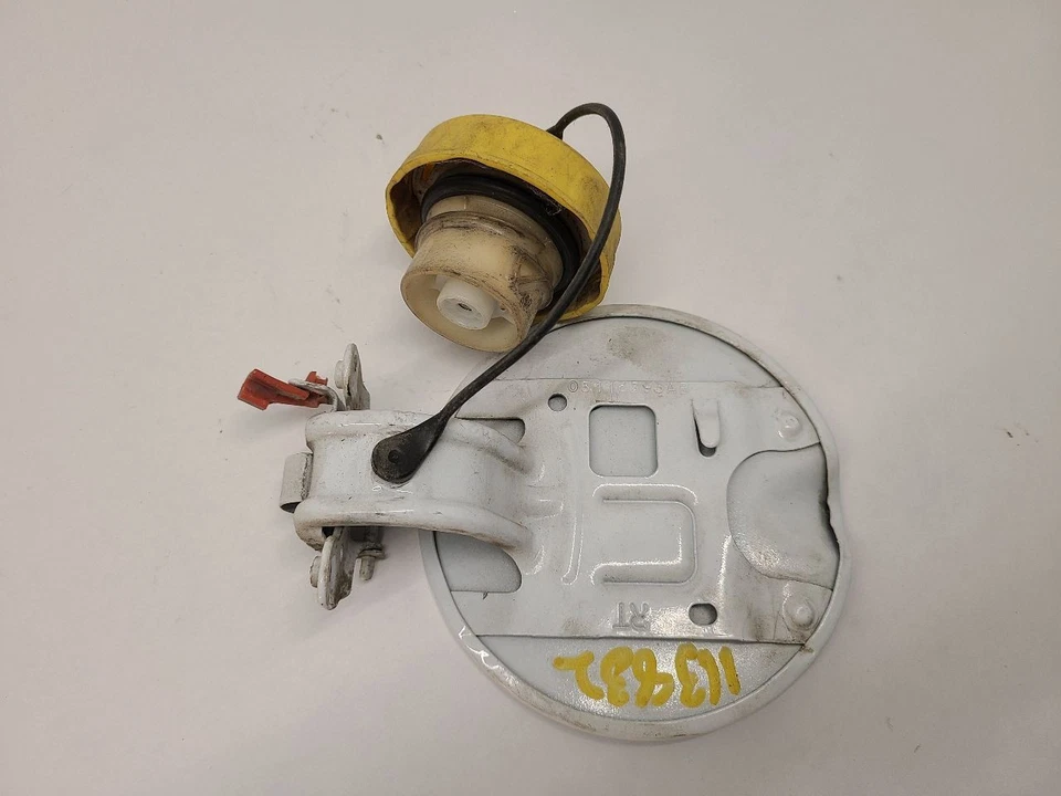 2008-2020 DODGE GRAND CARAVAN Fuel Filler Door White 5116393AB Foto 3 de 4