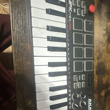 Akai MPK mini play 25-Key MIDI Keyboard Controller Pad Triggers Arpeggiator USB
