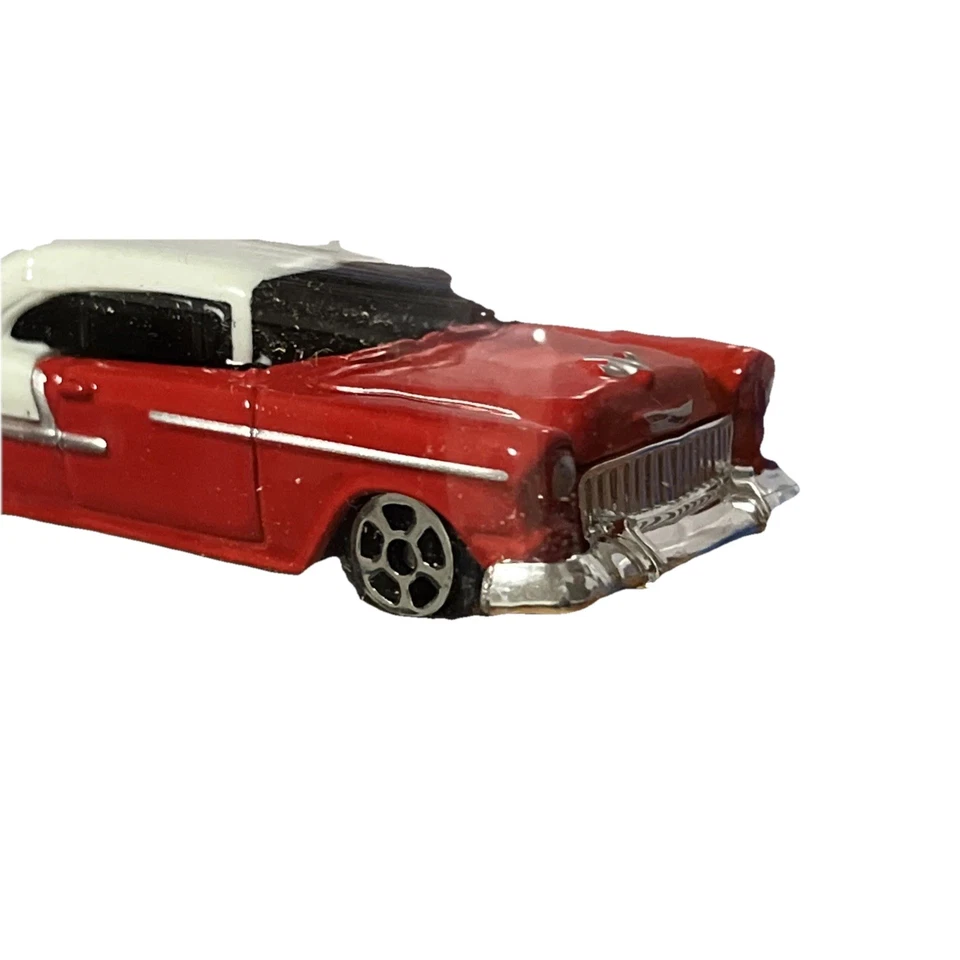 Maisto 1956 Chevrolet Bel Air Fresh Metal 100 Collection Classics Red &white (2) - Image 3 of 4
