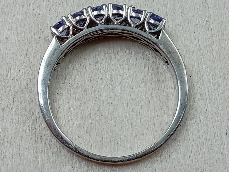 Beautiful Sterling Silver Ring w. Band Setting of Iolite Stones: Size 10 - Image 4 of 4