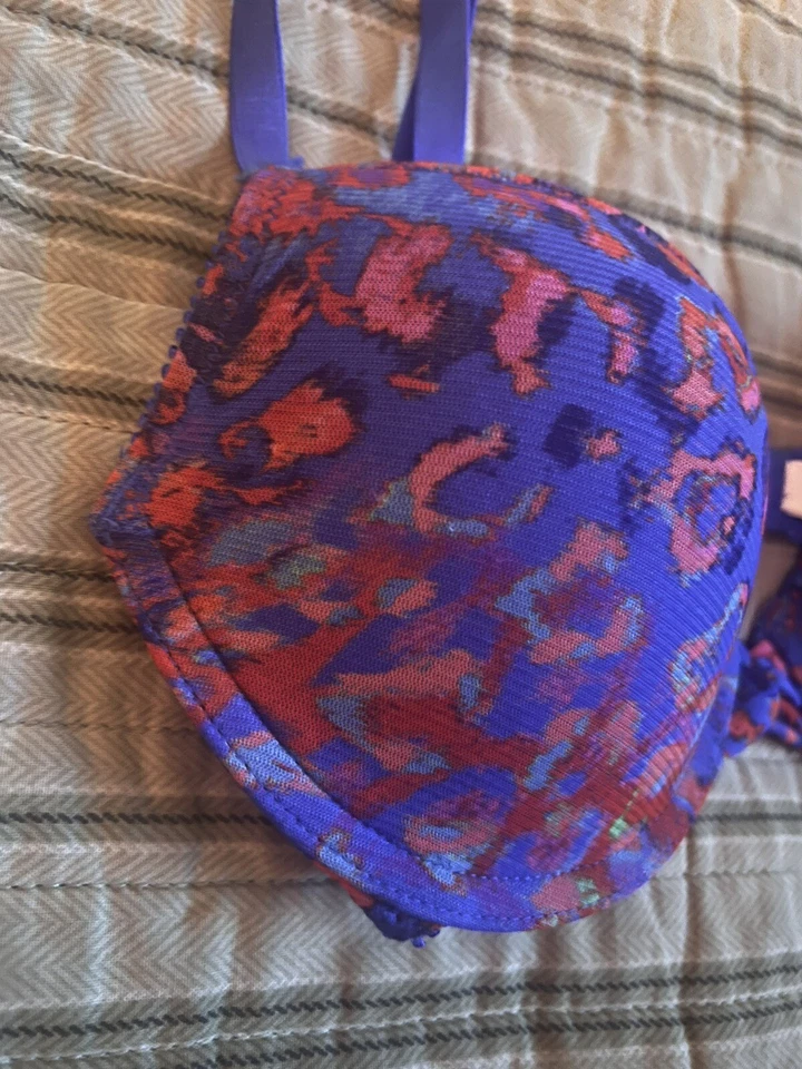 SUJETADOR BOMBA ESTAMPADO MALLA ON GOSSAMER PRECIO DE VENTA SUGERIDO POR EL FABRICANTE $46 MULTICOLOR TALLA 32C Foto 3 de 4