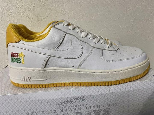 Size 10.5 - Nike Air Force 1 west 