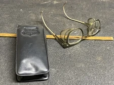 US SAFETY GLASSES KEY HOLE AND CROSS WIRE TEMPLE SIDE SHIELD 6-3/4 USA + CASE