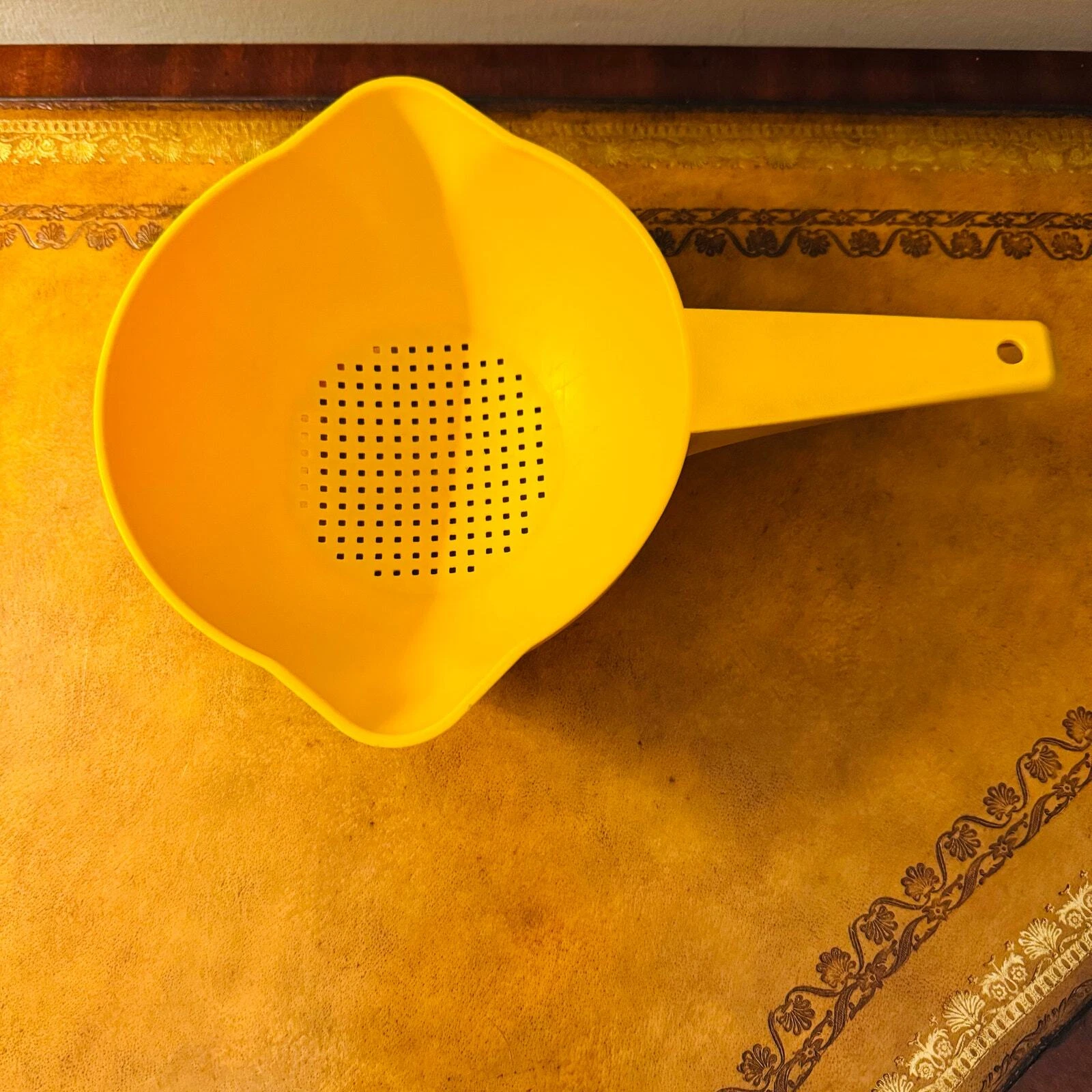 Tupperware Colander 1 Qt Yellow Footd Strainer Sieve Vegetable Drainer Retro 70s
