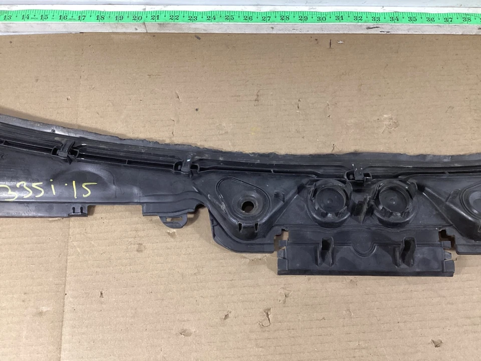 2012 - 2015 BMW 335i Windshield Cowl Grill Trim Cover Panel 7296892 OEM . Foto 3 de 4