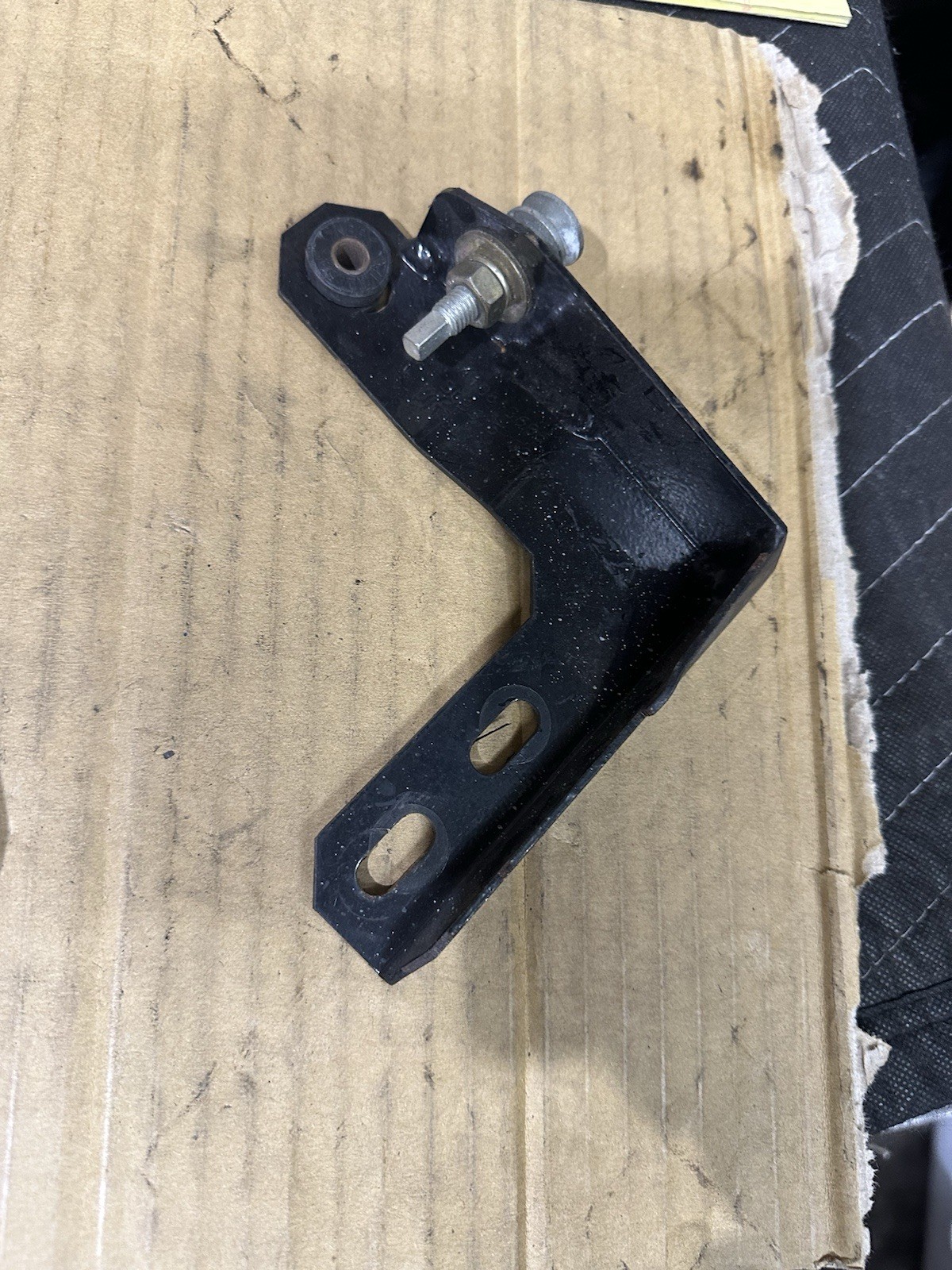 LAMBORGHINI MURCIELAGO PASSENGER SIDE RADIATOR MOUNTING BRACKET OEM 410813686