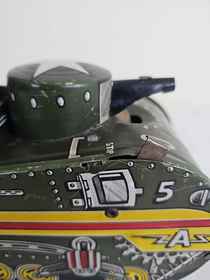 Tanque de colección Marx Tin Litho Windup Doughboy Army, Pop Up Soldier, Spark Foto 2 de 4