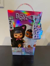 BRATZ BRATZIEZ ICONZ SERIEZ PLUSH KEYCHAIN BLIND BOX NEW IN BOX SHIPS TODAY!