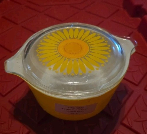 Vintage pyrex Sun Flower Coverd Bowl