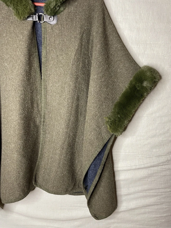 Poncho con capucha de piel sintética verde abrigo chal otoño imitación piel OSFM Foto 4 de 4