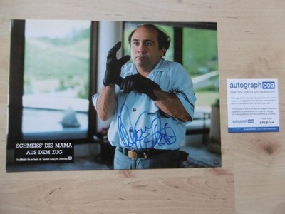 Danny DeVito autograph signed A4 lobbycard ''Schmeiss ́Die Mama Aus dem Zug'' ACOA