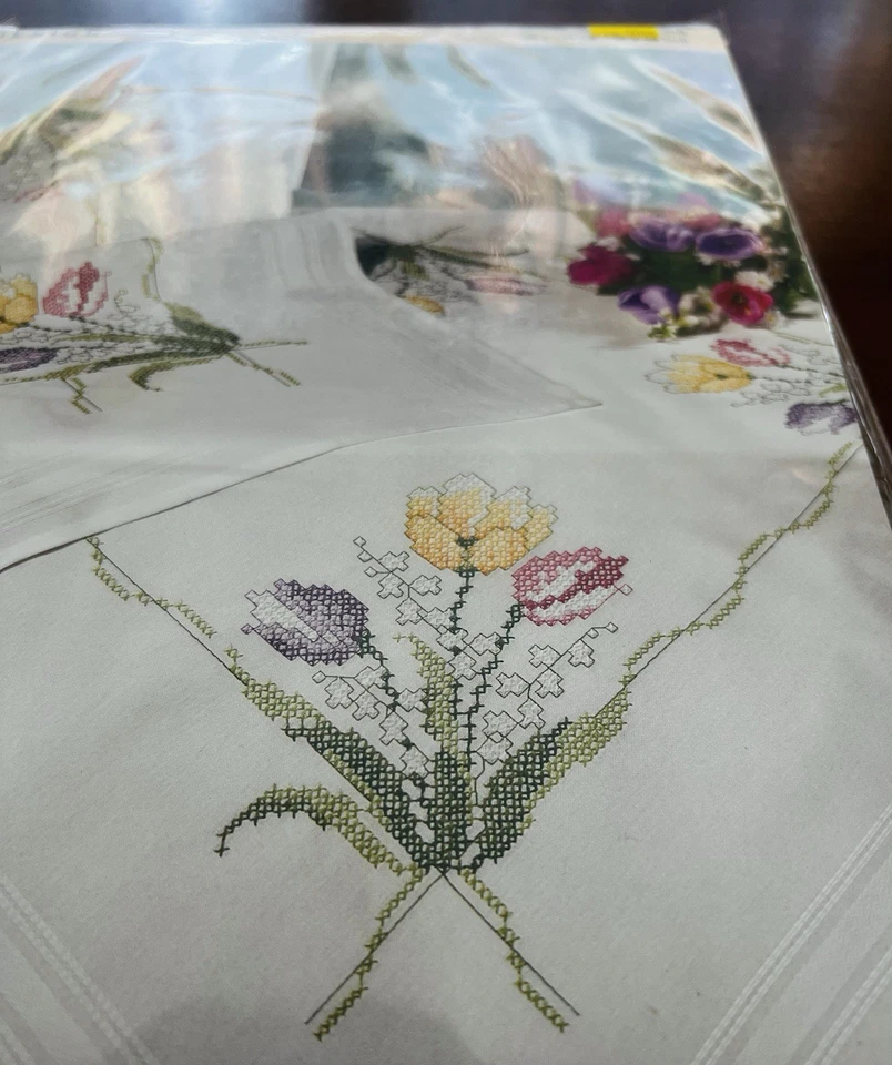 Rico Cross stitch kit tulip tablecloth cotton, with border new in package - Image 2 of 4