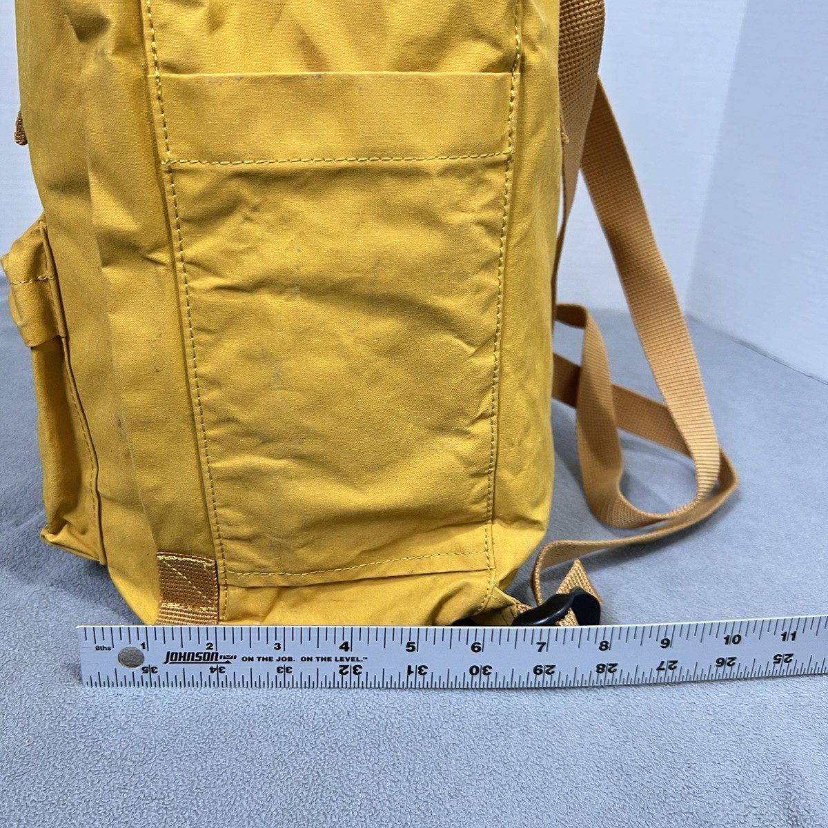 Kånken Men\'s Backpack - Mustard Yellow YSHXJjuNnUNfmnoXpCVxvG-1200-80.jpg main image 2