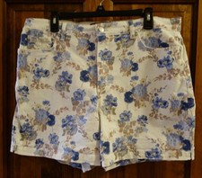 Gloria Vanderbilt Amanda Denim Shorts White with Blue Flowers Womens Size 14