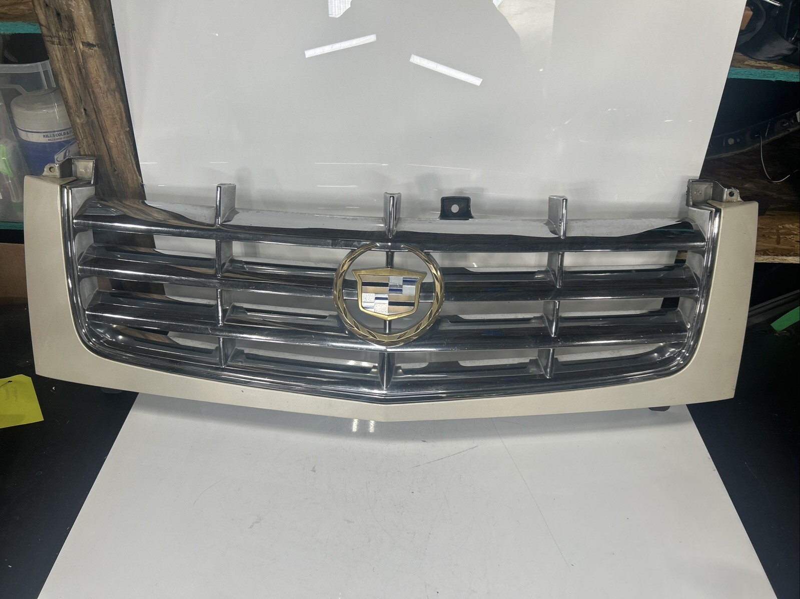 2003-2006 ESCALADE ESV GRILLE WHITE