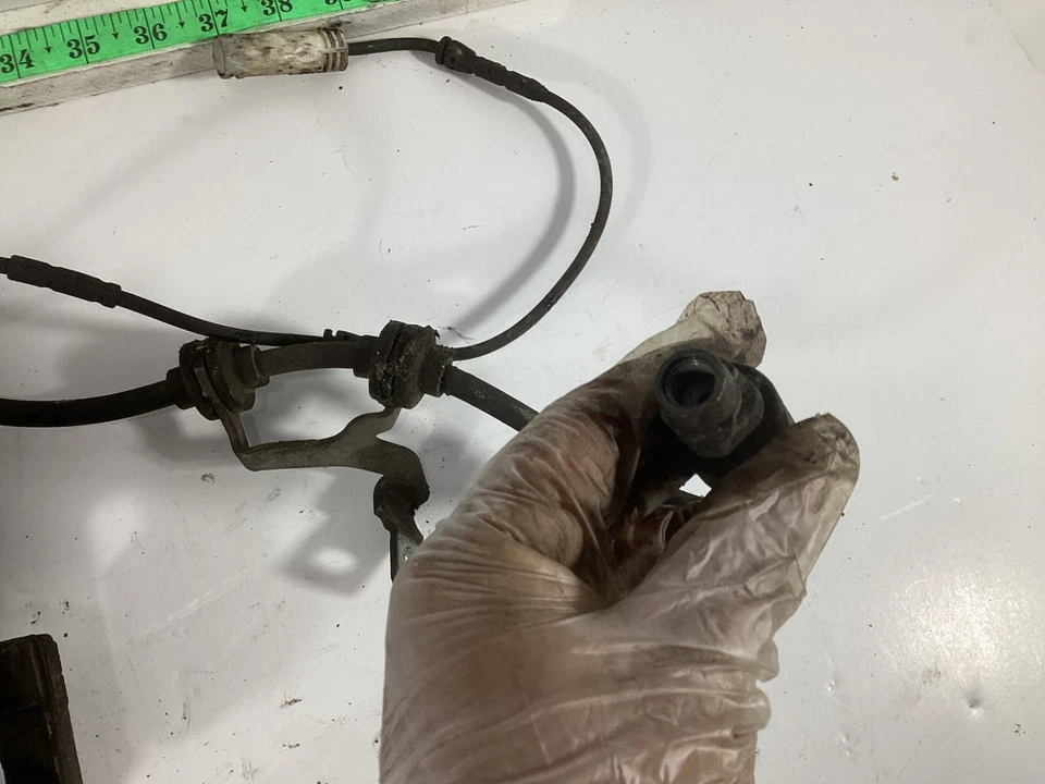 Pinza de freno delantera izquierda del lado del conductor BMW 328i 2007-2013 6778145 OEM. Foto 2 de 4